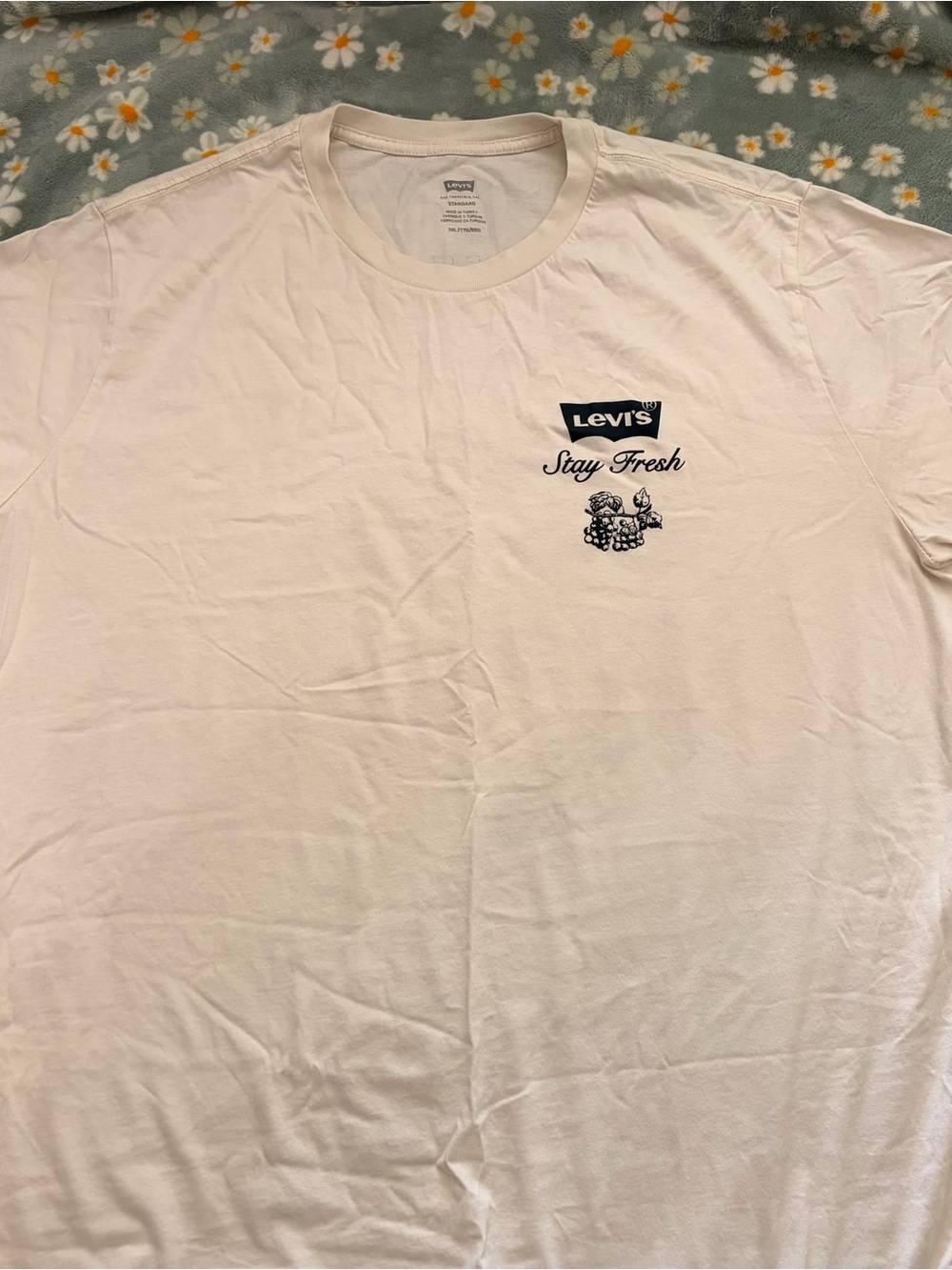 Levi's White Short Sleeve Tee with Navy Chest Graphic